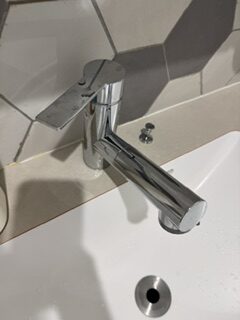 洗面台の水栓の掃除前